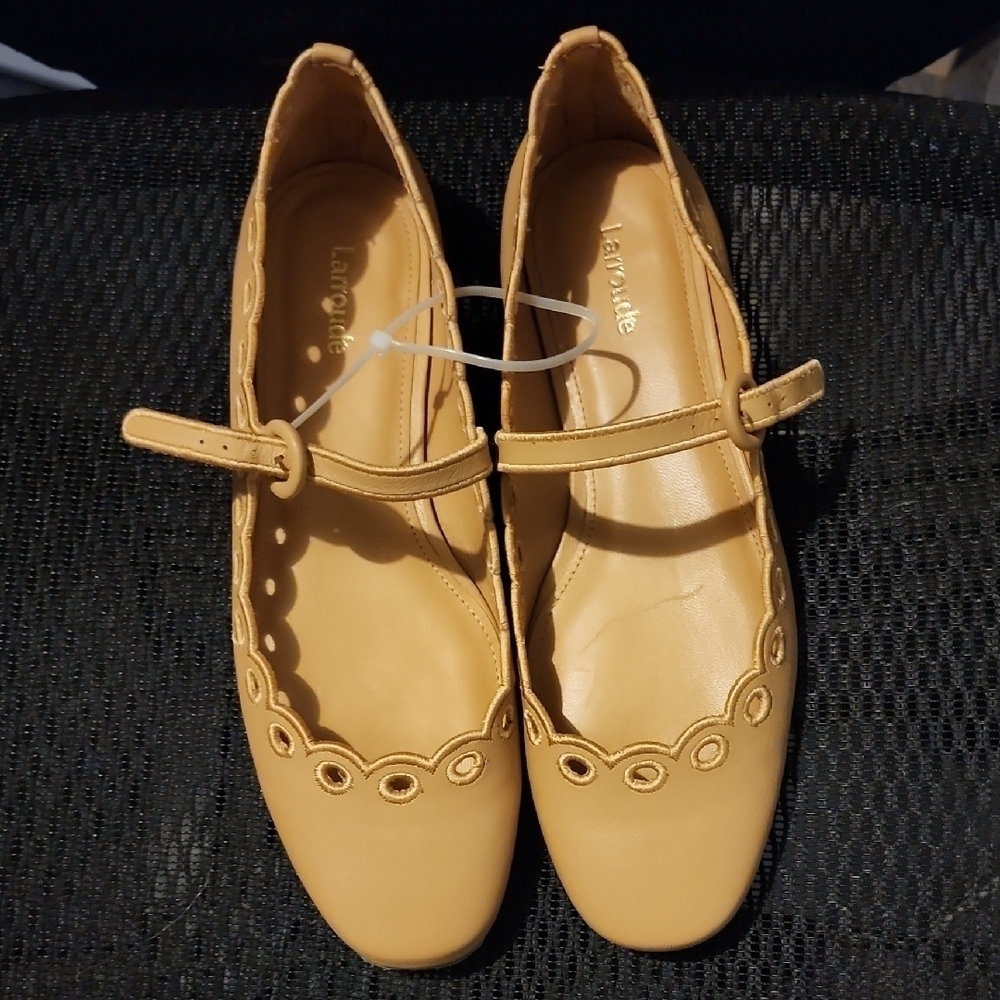 Larroude Beige Scalloped Mary Jane Flats - Picture 7 of 9